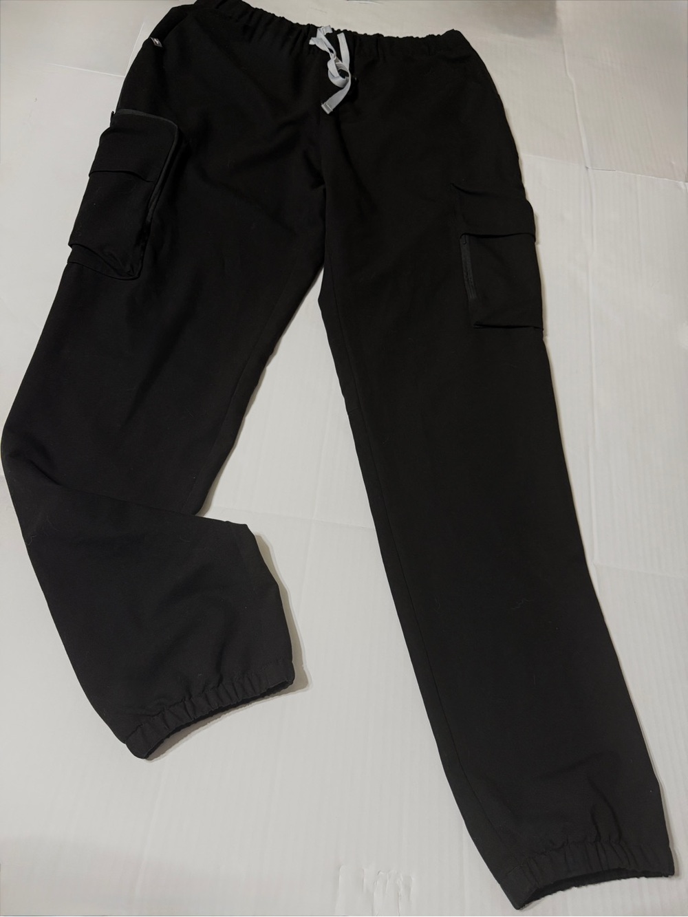 Figs Women’s  Black Cargo Scrub Pants Jogger with Utility Pockets size L/T